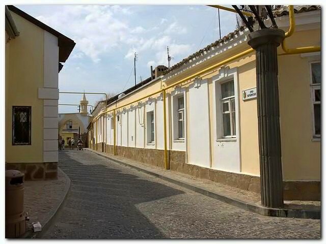 Евпатория. Фото 9. Узенькие улочки старой Евпатории, часть туристического маршрута "Малый Иерусалим". Евпатория. Фото 9. Узенькие улочки старой Евпатории, часть туристического маршрута "Малый Иерусалим". Увеличить